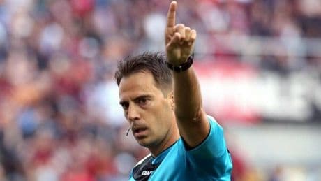 Var, l'arbitro spiegherà le decisioni allo stadio. Gavillucci: «Un passo verso la trasparenza, ecco gli errori da evitare»