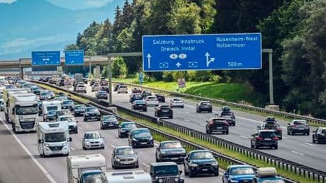 Bayern: Autos sollen bei Stau auf der Autobahn bleiben müssen