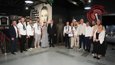 Efsane başkanın heykeli Beşiktaş Müzesi'nde