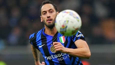 Hakan Çalhanoğlu eski Galatasaraylı yıldıza meydan okudu