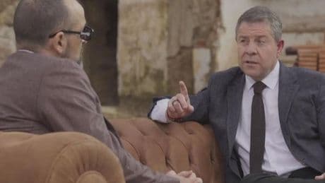 Emiliano García-Page se lleva una sorpresa al comprobar el whatsapp de Pedro Sánchez