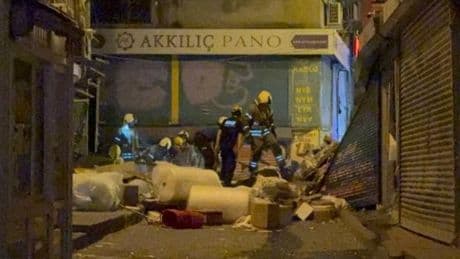 Beyoğlu'nda patlama sonrası bina çöktü! İstanbul Valiliği'nden açıklama geldi