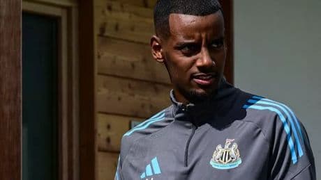Man Utd make Alexander Isak decision as Newcastle star signals intent to leave