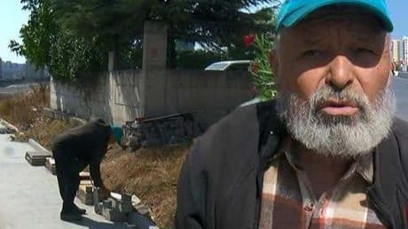 Ne belediye ne de İBB çözüm oldu! 70’lik İlyas amca gece taş taşıyıp yaptı: 300 öğrenci kullanacak