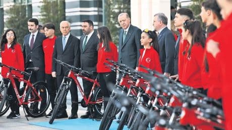 ‘Bir tur daha atın gençler’