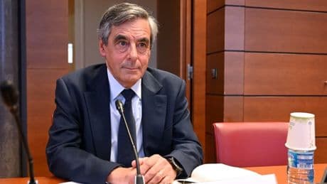 Procès, critiques de Volodymyr Zelensky, soutien à Bruno Retailleau... Comment François Fillon refait parler de lui