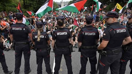 Vuelta tikkende tijdbom: wachten op grote ongelukken door levensgevaarlijke pro-Palestijnse protesten