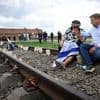 Gedenken in Auschwitz: "Marsch der Lebenden" erinnert an Holocaust-Opfer - und Hamas-Geiseln