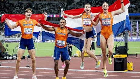 Meteen succes op WK atletiek: Femke Bol bezorgt gemengde estafetteploeg zilver op WK atletiek