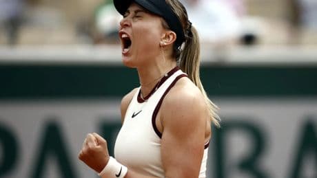 Badosa repite remontada y alcanza la tercera ronda de Roland Garros