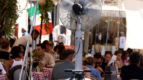 Caldo, ventilatore e aria condizionata fanno male? L'allarme dello pneumologo: «Rischio legionella»