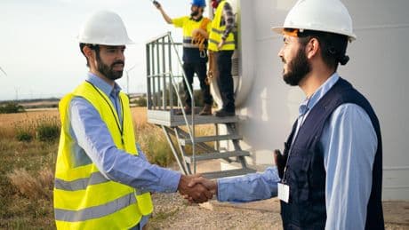 «Nos métiers vont devoir évoluer» : un actif sur deux prêt à se reconvertir dans la transition écologique
