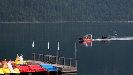 Unfall in Oberbayern: Tretboot-Unglück: Vater und Sohn werden weiter gesucht