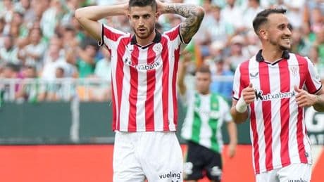 El penalti que pidió Sancet en vano: «¿No ha pitado nada?»