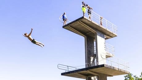 Anleitung fürs Schwimmbad: Drei Tipps gegen die Angst auf dem Zehnmeterturm