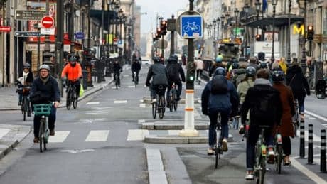 Feux rouges, écouteurs, vitesse… Les cyclistes de plus en plus verbalisés