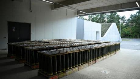 Rheinmetall “sort le grand jeu” pour lancer la plus grande usine de munitions en Europe