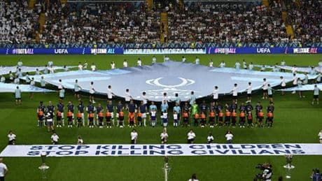 UEFA, Süper Kupa maçında yine 'İsrail' diyemedi! İki pankart açıldı ama...