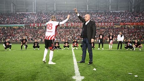 Samsunspor Başkanı Yüksel Yıldırım: "Bizi desteklemeyenlere karşı inandık, savaştık, hep birlikte sezonu 3. bitirdik"