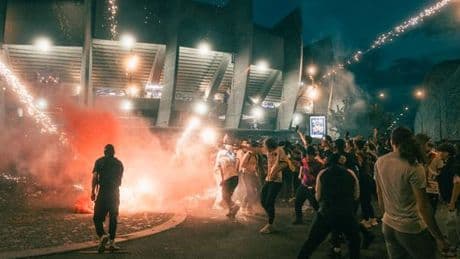 Deux morts et plus de 550 interpellations en marge des célébrations de la victoire du PSG en Ligue des champions ; le dispositif sécuritaire a été « à la hauteur », estime Bruno Retailleau