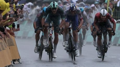 Tour de France: un’altra vittoria per Milan, Pogacar resta in giallo