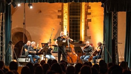 Umbria Green Festival 2025: Houellebecq, Storti e prime mondiali tra arte, scienza e natura