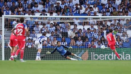 Puado no falla dos veces: marca de penalti tras mandar el VAR a repetir el lanzamiento