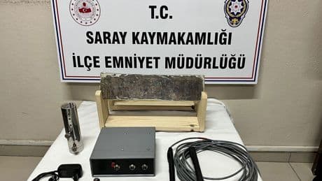 Defineciler, tarihi eser harita ile yakalandı