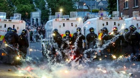 Violences « racistes » en Irlande du Nord : des habitants étrangers contraints de se cacher