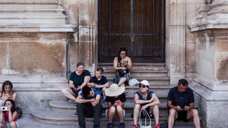 A Paris, les touristes sous la canicule : « on n’a pas le choix, on sort, on est là que pour quelques jours »