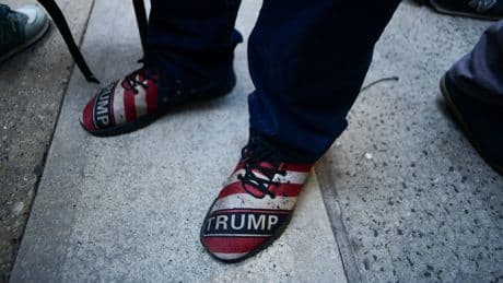 „Kann sich nicht mal die Schuhe binden“: Nichte schießt gegen Trump