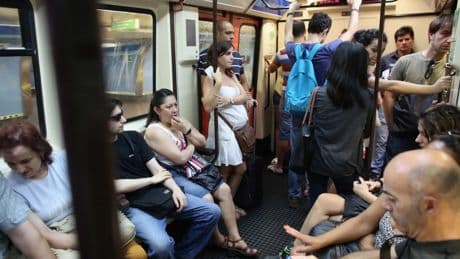 Qué es el &#039;barebacking&#039;, la nueva tendencia de los más jóvenes cuando van al trabajo