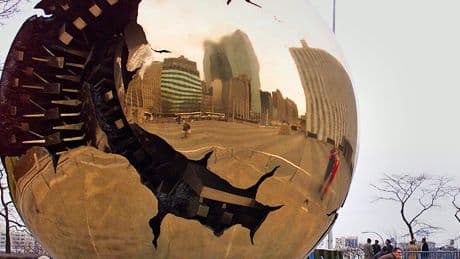 Arnaldo Pomodoro, 98, Sculptor of Monumental Fractured Spheres, Dies