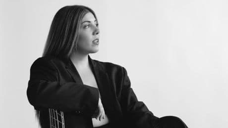 Lauren Izquierdo, escritora: &quot;Me da pena cuando se piensa que el género romántico son unos besos, deseo carnal y tres polvos&quot;