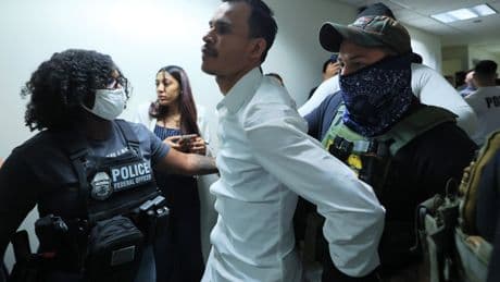 Democrats push bill that would ban face masks for ICE agents and force them to ID themselves