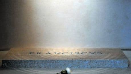 Se Papa Francesco ora riposa accanto  a Valerio Borghese, comandante X Mas
