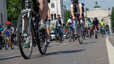 Kundgebung auf zwei Rädern: ADFC-Radlsternfahrt: Tausende wollen bessere Radwege