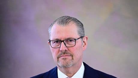 Sozialversicherungen: Arbeitgeber werfen Sozialversicherungen zu hohe Verwaltungskosten vor