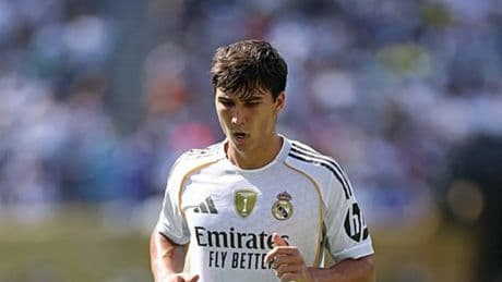 Real Madrid, genç yıldızının sözleşmesini uzattı