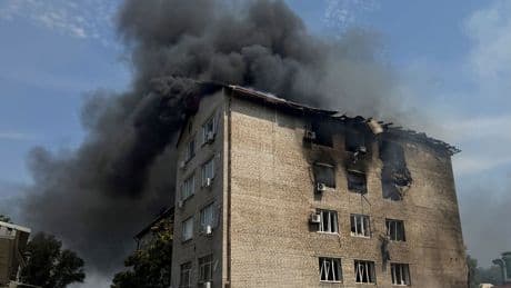 Ucraina, 4 morti e 36 feriti per gli attacchi russi: «Su di noi 2mila ordigni»