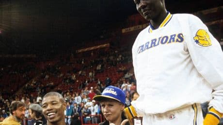 Un entrenador de Manute Bol revela que se inventó su edad de nacimiento: "Quería asegurarme de que fuera lo suficientemente joven"