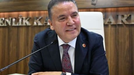 Muhittin Böcek hastaneye kaldırıldı