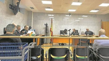 Condenan a 6 y 7 años de prisiónal ertzaina 'narco' y a su cómplice