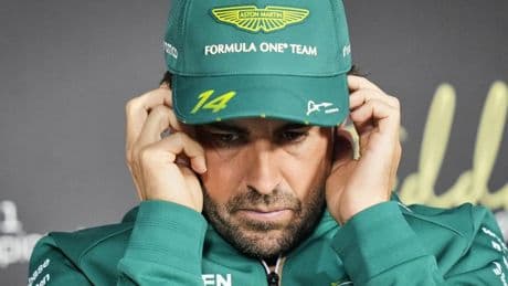 Alonso habla de su futuro y de los rumores sobre Verstappen a Aston Martin: "Tengo contrato. Después de 2026 iré año a año"