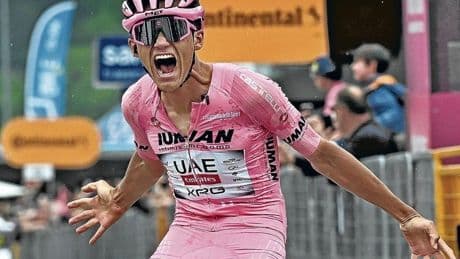 Del Toro gana en un Giro que es cosa de tres