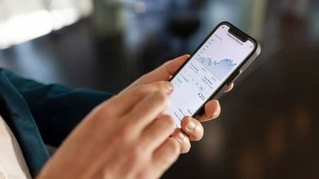 Weder Rüstung noch Tech: Experte empfiehlt Investition in Papier-Firma
