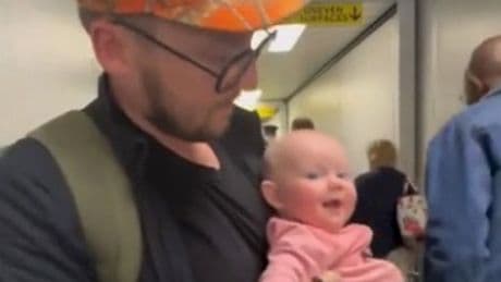 Dad makes baby 'apologise' to plane passengers 'for what she put them through'