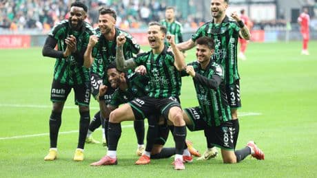 Şampiyon Kocaelispor'dan görkemli galibiyet