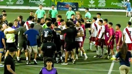 Patadas, agresiones y tres expulsados: así fue el polémico River Plate-Real Madrid en el Mundial de Clubes juvenil