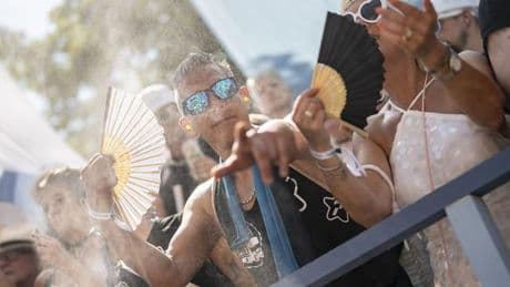 Techno-Party bei über 30 Grad: Hunderttausende bei heißer Street Parade in Zürich